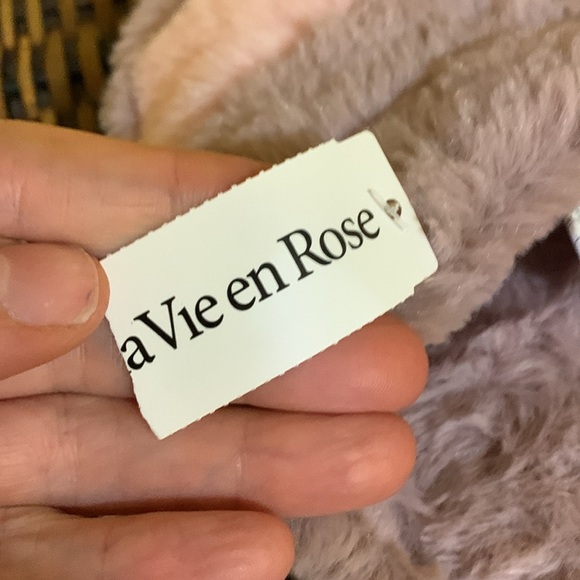 NWT La Vie En Rose plush slide on slippers - Picture 8 of 11